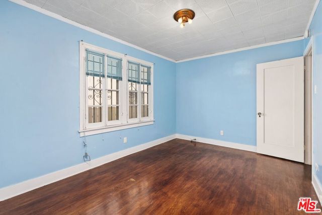 5021 Elmwood Avenue, Los Angeles CA: https://media.crmls.org/mediaz/3151036e-348a-4802-a589-26b842d58bab.jpg