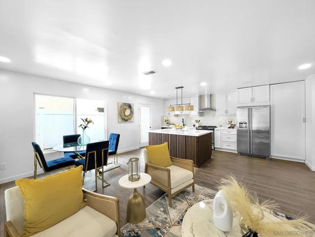 1427 Signal Ave, San Diego CA: https://media.crmls.org/mediaz/31510ab6-a6bd-423a-8557-5b309804507c.jpg