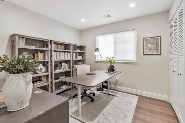 597 Singley Dr, Milpitas CA: https://media.crmls.org/mediaz/31516f49-4665-4c02-8313-c6b9e10c67d2.jpg