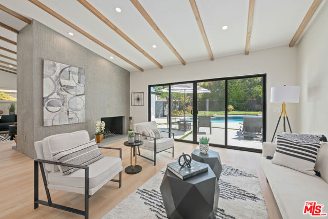 23442 Burbank Boulevard, Woodland Hills CA: https://media.crmls.org/mediaz/31517bbd-dc87-45db-9727-081cabae8fc1.jpg