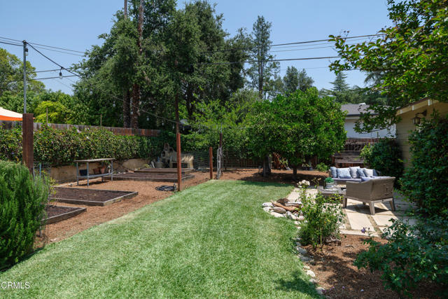 1036 N Chester Avenue, Pasadena CA: https://media.crmls.org/mediaz/3151cafb-25ac-4a6e-a8bc-546c3275e1c1.jpg