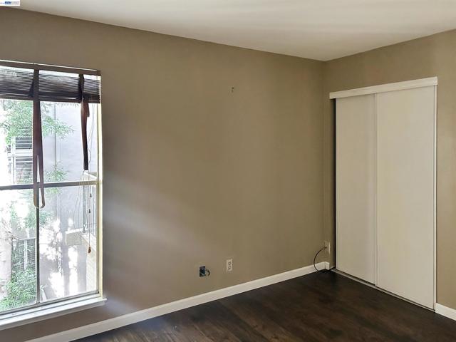 5335 Broadway Terrace, Oakland CA: https://media.crmls.org/mediaz/3151ea99-8bdd-4a89-b35c-10a660536582.jpg