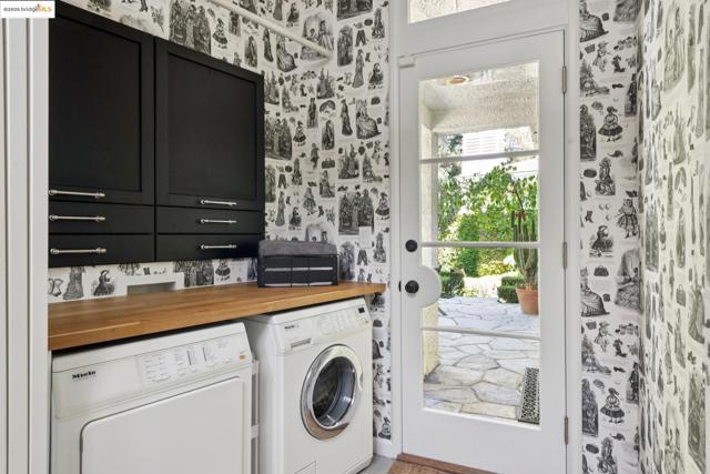 305 The Uplands, Berkeley CA: https://media.crmls.org/mediaz/31524042-0830-4c7e-b161-335e3c6fea11.jpg