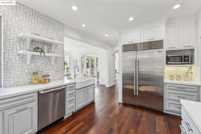 530 Gravatt Dr, Berkeley CA: https://media.crmls.org/mediaz/315246f0-7abb-4920-b46f-50a2df4ac902.jpg