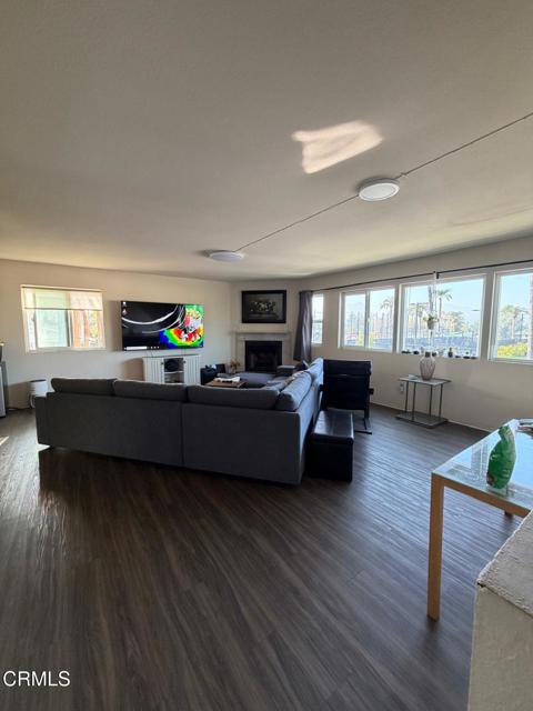 Detail Gallery Image 3 of 12 For 804 N Kenilworth Ave, Glendale,  CA 91203 - 3 Beds | 3 Baths