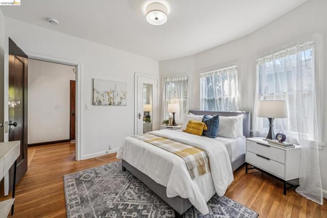 21 Portsmouth Road, Piedmont CA: https://media.crmls.org/mediaz/3152eaa4-0ad9-4d3f-ac6b-6248f596ac6f.jpg