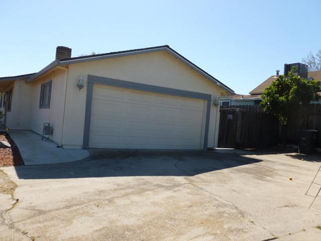 460 SE Jeremy Court, Oakdale CA: https://media.crmls.org/mediaz/31532744-a4eb-48b6-8ba6-c008eee17b42.jpg