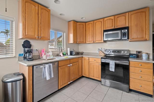 309 11 E Ave, Coronado CA: https://media.crmls.org/mediaz/315349df-613c-4cea-b51d-3b42c82f99fc.jpg