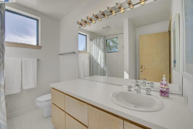 319 Tappan Ter, Orinda CA: https://media.crmls.org/mediaz/31534a48-b48e-4229-b44e-301494d99464.jpg