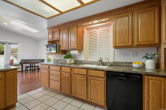 Detail Gallery Image 14 of 54 For 970 Arriba Avenida, Imperial Beach,  CA 91932 - 4 Beds | 2 Baths