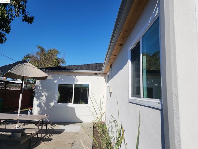 15373 Inverness St, San Leandro CA: https://media.crmls.org/mediaz/3153ca66-0820-4f3a-b788-64676db857bf.jpg