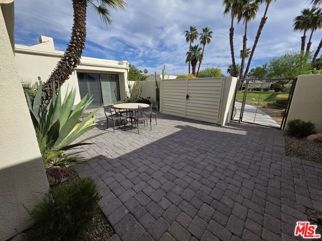 34725 Mission Hills Drive, Rancho Mirage CA: https://media.crmls.org/mediaz/31540a29-d52d-4c7c-8a0b-c5e0fc1d23db.jpg