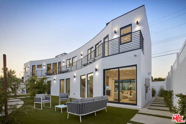 4338 Huntley Avenue, Culver City CA: https://media.crmls.org/mediaz/31542471-8d54-4b14-ab6c-b6df3f61a78d.jpg