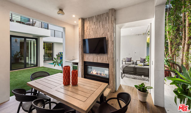 836 N Ogden Drive, Los Angeles CA: https://media.crmls.org/mediaz/31542622-8ed0-4f87-b79a-fd043e0fe0cb.jpg