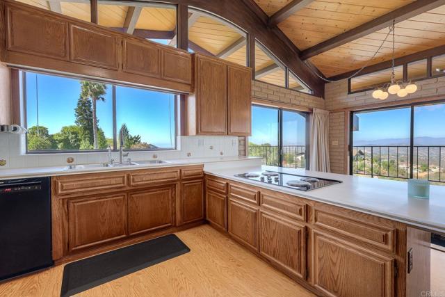 Detail Gallery Image 28 of 75 For 2335 Mirador, Vista,  CA 92084 - 5 Beds | 2/1 Baths