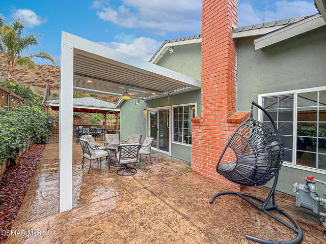 751 Muirfield Avenue, Simi Valley CA: https://media.crmls.org/mediaz/31549845-60fa-4e4f-b707-8924126cdf8c.jpg