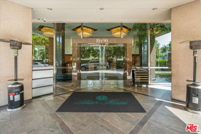 10490 Wilshire Boulevard, Los Angeles CA: https://media.crmls.org/mediaz/3154b960-caac-4fbf-add7-82000869abfc.jpg