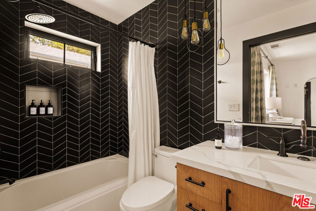 4447 Farmdale Avenue, Studio City CA: https://media.crmls.org/mediaz/3154cfe6-6a78-41c2-a37a-cf9106bbfb21.jpg
