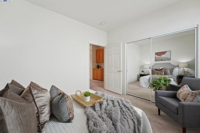 491 Central Park Pl, Brentwood CA: https://media.crmls.org/mediaz/3154dc1e-a1d3-4bd9-aec7-8cde80ef1621.jpg