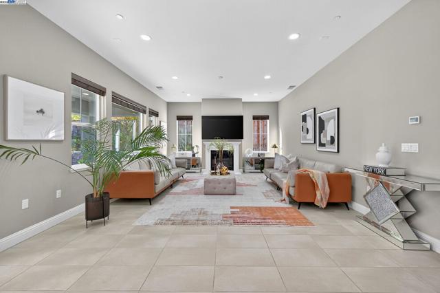 7058 Atlas Peak Dr, Dublin CA: https://media.crmls.org/mediaz/3154e046-7f54-4479-8dcc-c43e54a42768.jpg