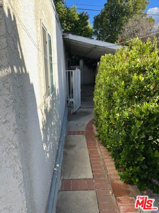 6208 Calvin Avenue photo 12