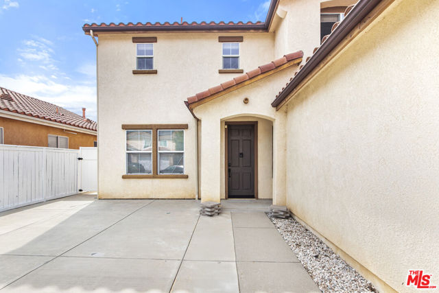 13041 Mesa Verde Way, Sylmar CA: https://media.crmls.org/mediaz/31553877-02bd-4dcf-a7cd-080249b0cb3d.jpg