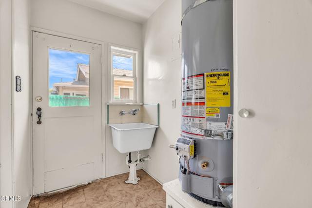4419 4419 1/2 Corliss Street, Los Angeles CA: https://media.crmls.org/mediaz/31553a3b-221a-45e2-9381-3146b53d7bcc.jpg