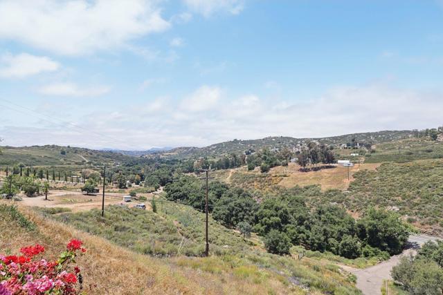 19075 Caesar Drive, Ramona CA: https://media.crmls.org/mediaz/31555ca3-b0b3-4d4f-9512-814dafc2f06e.jpg