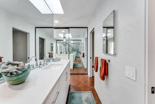 511 Desert West Drive, Rancho Mirage CA: https://media.crmls.org/mediaz/3155d9fe-d7da-4493-ba53-e24a690545a3.jpg