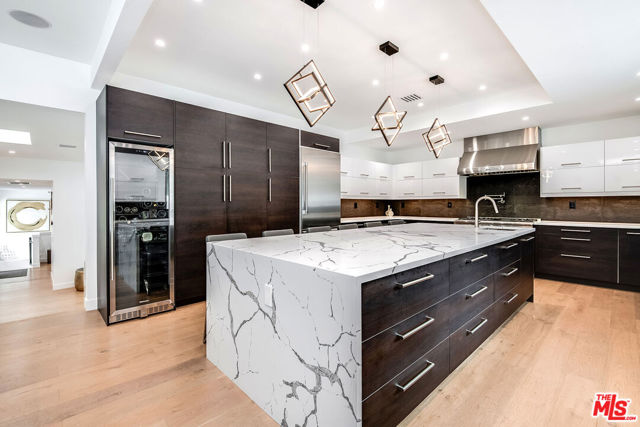 13378 Contour Drive, Sherman Oaks CA: https://media.crmls.org/mediaz/3156078f-392e-4ac3-b441-ca994df7d138.jpg