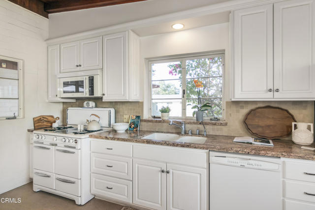 Detail Gallery Image 14 of 29 For 50 Grace Ter, Pasadena,  CA 91105 - 2 Beds | 2 Baths