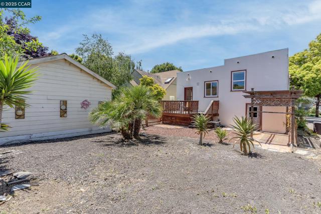 837 San Carlos Ave, Albany CA: https://media.crmls.org/mediaz/31569b27-725b-49eb-8398-01d70aa459eb.jpg