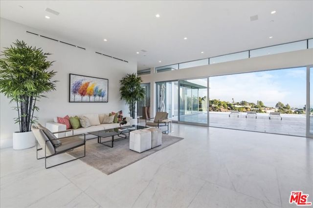 1620 Carla, Beverly Hills CA: https://media.crmls.org/mediaz/31569efb-981d-4317-aba0-c09093ed73a1.jpg