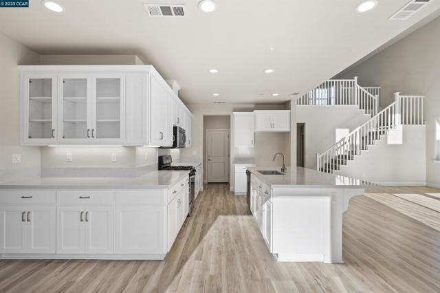 5541 Promontory Way, Antioch CA: https://media.crmls.org/mediaz/3156b05e-a3d6-4122-8bf8-58fa8fe4209c.jpg