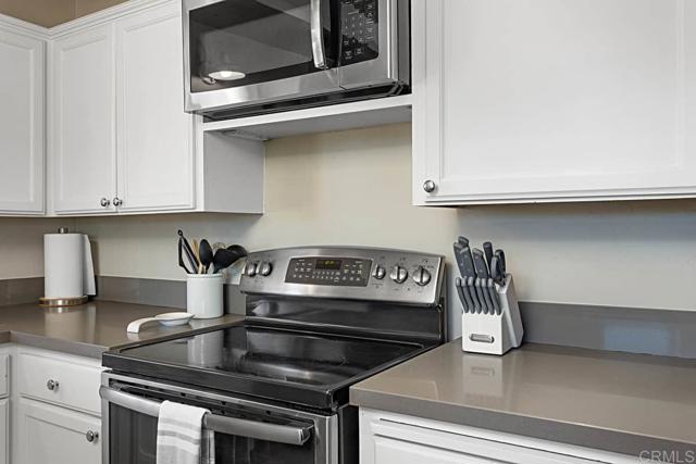 1817 19 Coast Boulevard, Del Mar CA: https://media.crmls.org/mediaz/31570831-df3a-46de-9792-5664d6db5e49.jpg
