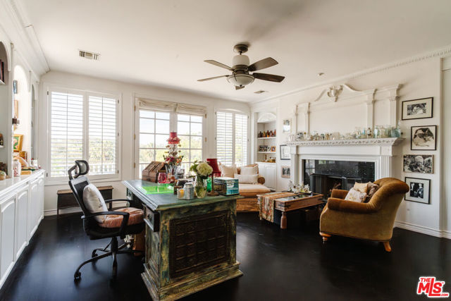4244 Balcony Drive, Calabasas CA: https://media.crmls.org/mediaz/315723b8-1ebc-4b4f-8f6f-36e7835fffba.jpg