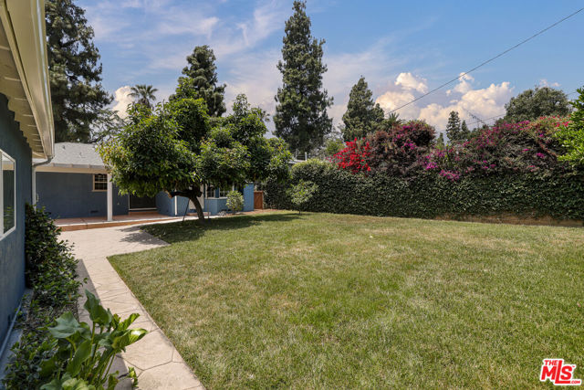 248 N Canyon Boulevard, Monrovia CA: https://media.crmls.org/mediaz/31576004-8e5d-43fe-b9d0-e7866ae333e4.jpg