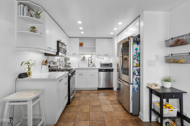 3235 Kelp Lane, Oxnard CA: https://media.crmls.org/mediaz/3157a0d8-d529-493e-81ff-090515941ead.jpg