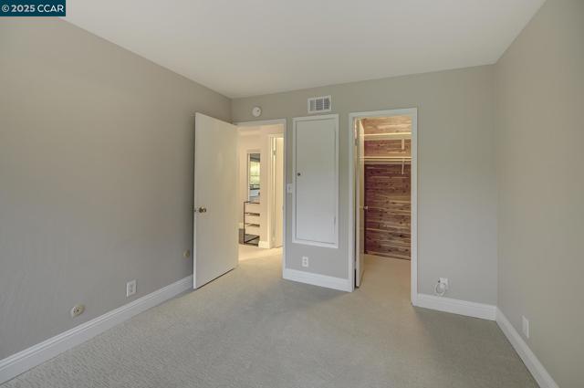 3050 Rossmoor Pkwy, Walnut Creek CA: https://media.crmls.org/mediaz/3157b3bc-deb7-4daa-83e2-5234c54fa62c.jpg