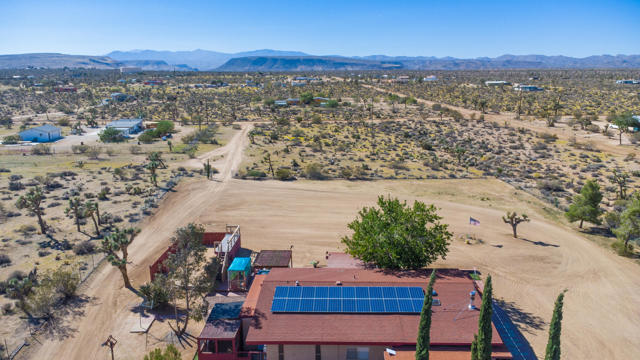 58189 Sunny Sands Drive, Yucca Valley CA: https://media.crmls.org/mediaz/315964de-4f9d-4a6f-be3b-423a50ddf74f.jpg