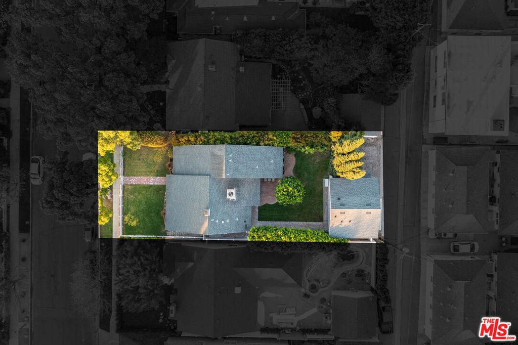 https://media.crmls.org/mediaz/3159ca38-c263-4527-b043-b0f498160210.jpg?preset=X-Large