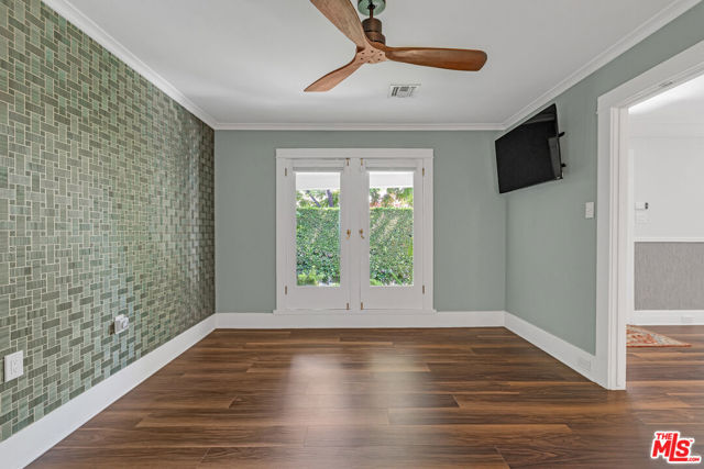 7024 De Longpre Avenue, Los Angeles CA: https://media.crmls.org/mediaz/3159f851-86ea-4d1e-8cf1-58eaa813fbdb.jpg