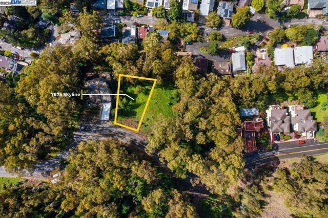 7675 Skyline Blvd, Oakland CA: https://media.crmls.org/mediaz/3159faf9-afd0-4218-8dd2-d996e9be2667.jpg