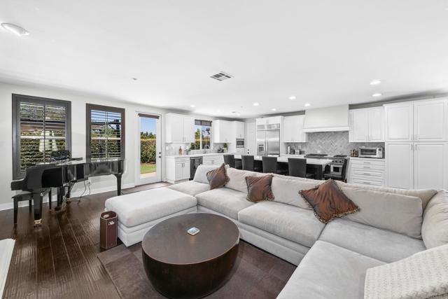 Detail Gallery Image 11 of 32 For 14586 Luna Media, San Diego,  CA 92127 - 4 Beds | 5 Baths