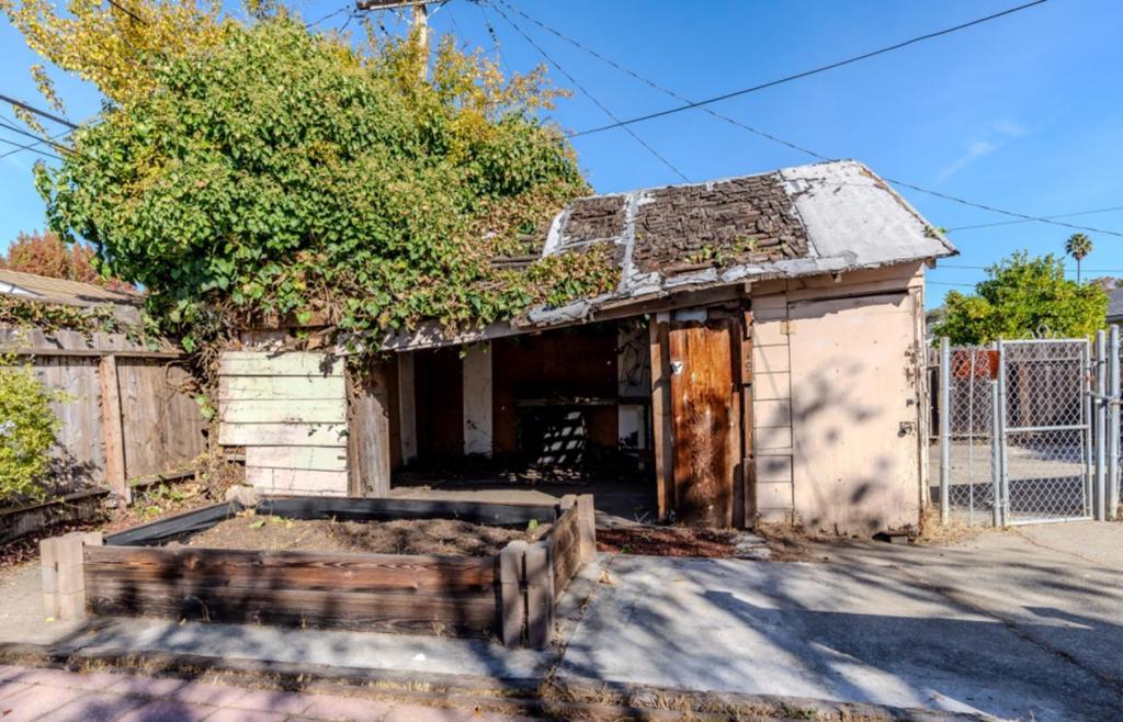 https://media.crmls.org/mediaz/315a211b-edd2-4f86-882d-a79ff69fff34.jpg?preset=X-Large
