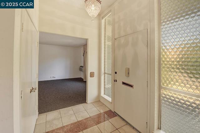 3333 Tice Creek Dr, Walnut Creek CA: https://media.crmls.org/mediaz/315a2fdb-10af-43a1-8977-b15ff3149f4c.jpg