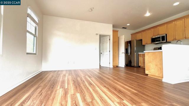 1136 TARAYA TERR - UNIT B, Hercules CA: https://media.crmls.org/mediaz/315ab9ba-f3d5-4a98-93bd-d7c671d8eda7.jpg