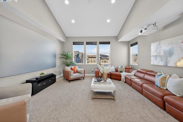 7058 Atlas Peak Dr, Dublin CA: https://media.crmls.org/mediaz/315ac6f2-8b8f-4f48-8e49-44570f62f53c.jpg