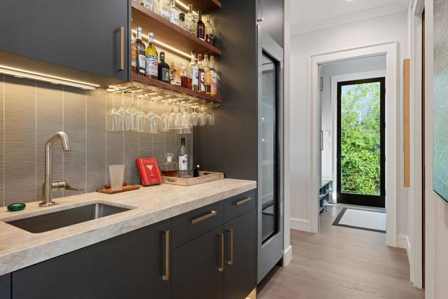 424 Occidental Avenue, San Mateo CA: https://media.crmls.org/mediaz/315b02c9-1163-4585-b8b2-c6dd43abd5db.jpg