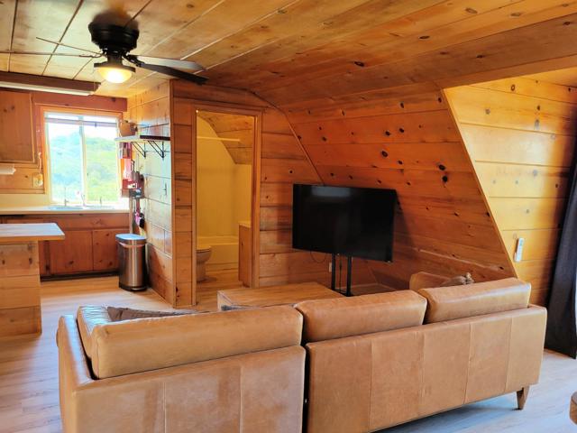 Detail Gallery Image 4 of 63 For 2494 Donnil Lane, Fallbrook,  CA 92028 - 3 Beds | 2 Baths